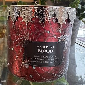 Bath & Body Works - Vampire Blood Skull Lid Candle
